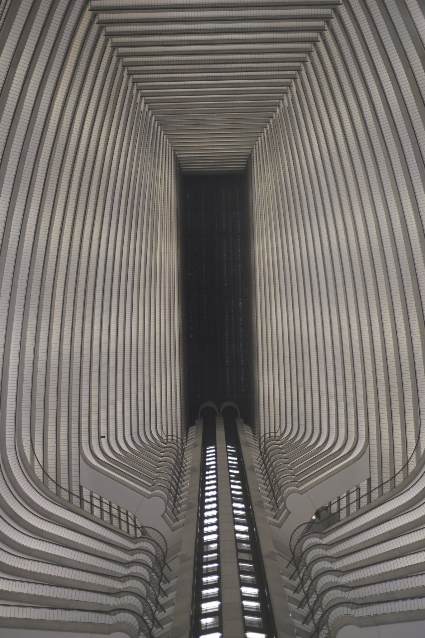 34-curved-metal-architecture-abstract.jpg